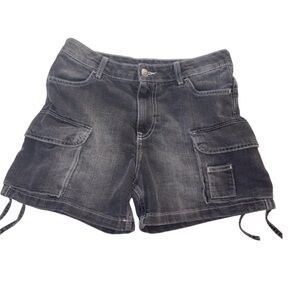 H & M Women's Black and Grey Shorts